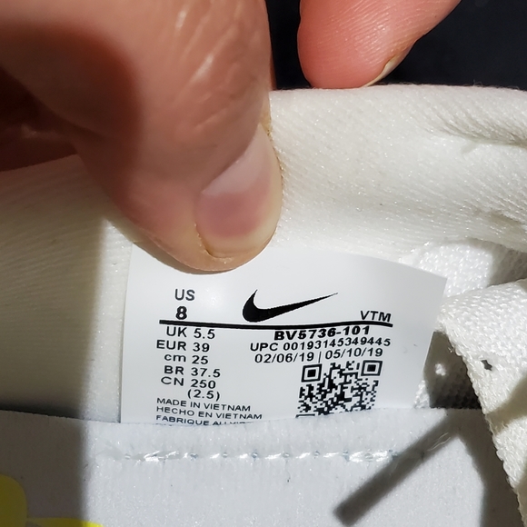 Shoes - Picture 6 of 7